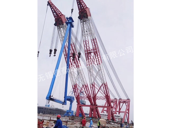 舟山群島30000噸龍門安裝現場